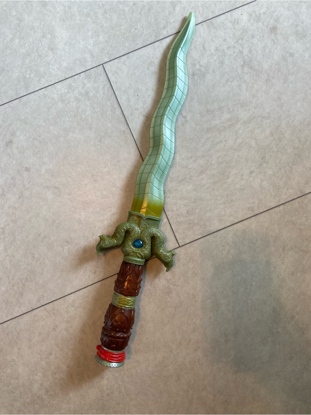 Disney RAYA and the Last Dragon - Dragon Blade Sword with sound effects & lights